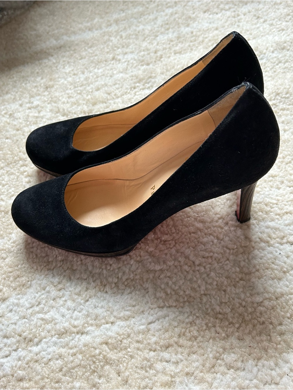 Christian Louboutin Black Suede Round Toe Pumps Heels Size 38.5